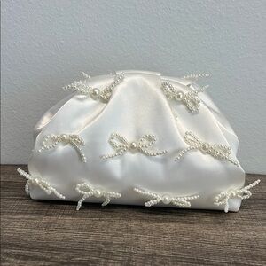 Sincerely Jules I Pearl Bow Clutch w/ Crossbody ✨